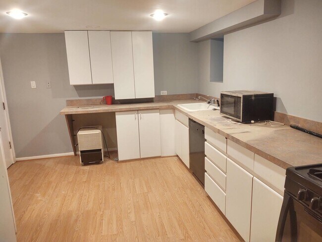 Foto del edificio - 2227 N Bissell St