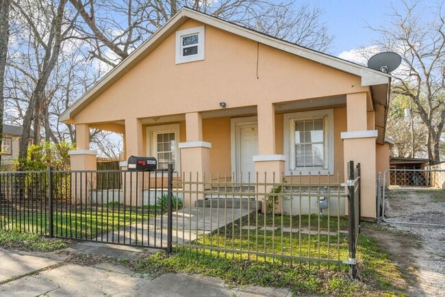 Building Photo - 2514 E Archer St