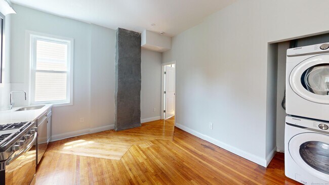 Building Photo - 544 Whitney Ave