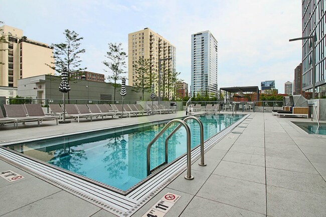 Foto del edificio - 210 W Hill St