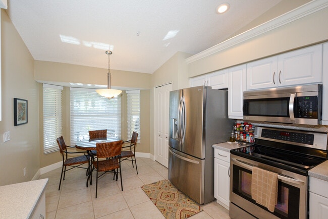 Building Photo - 9470 High Gate Dr