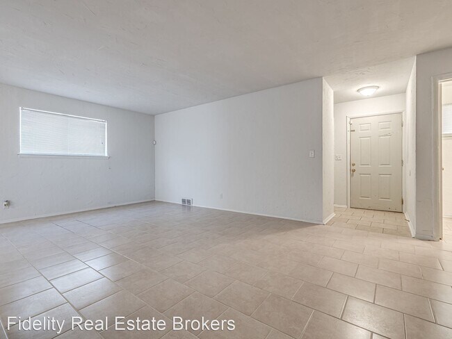 Building Photo - 2 br, 1.5 bath House - 33 1/2 NE 63RD ST