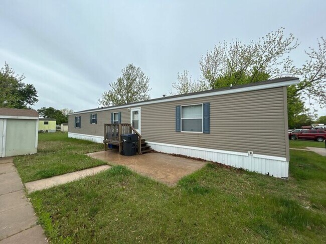 Foto del edificio - Mobile Home For Sale in Newton, KS