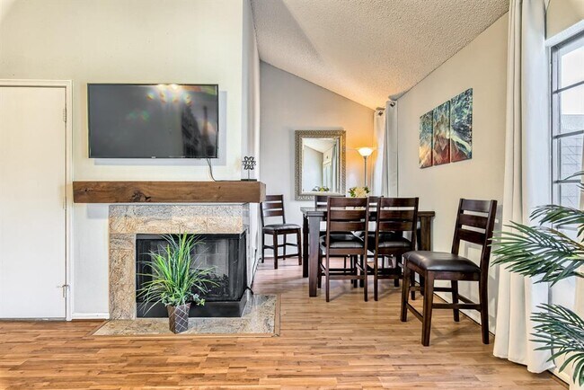 Foto del edificio - 2425 Holly Hall St