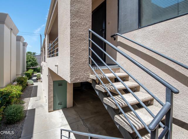 Building Photo - 929 S Marengo Ave