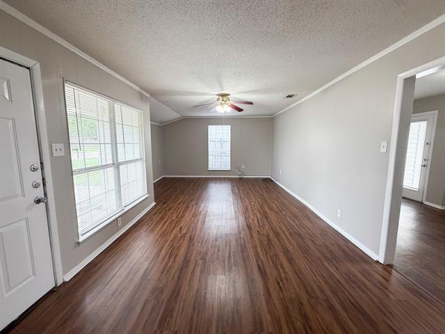 Foto del edificio - 136 Highland Dr