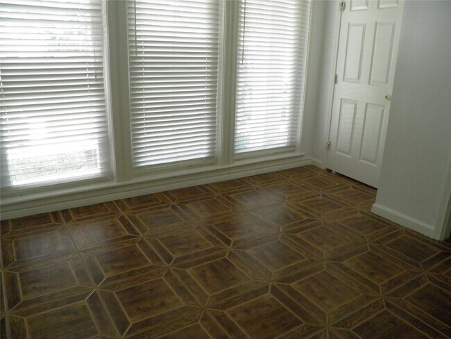 Foto del edificio - 8827 Neff St