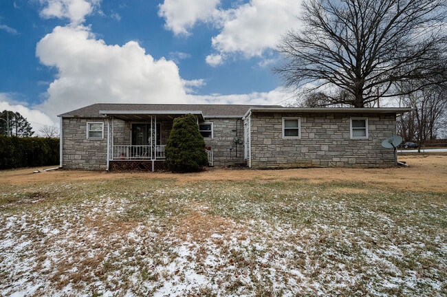 Building Photo - 7 Helen Ln