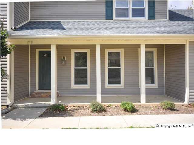 Building Photo - 1711 Devonshire Dr SE