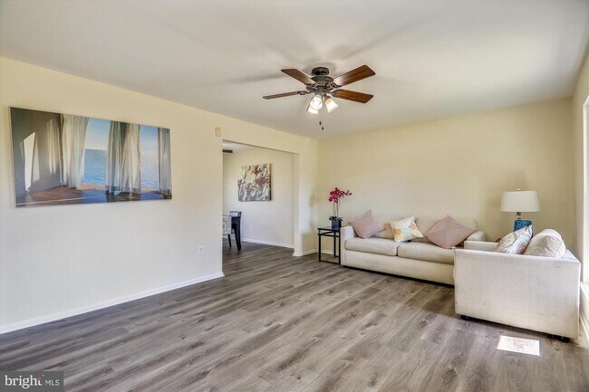 Building Photo - 2100 Willowtree Ln