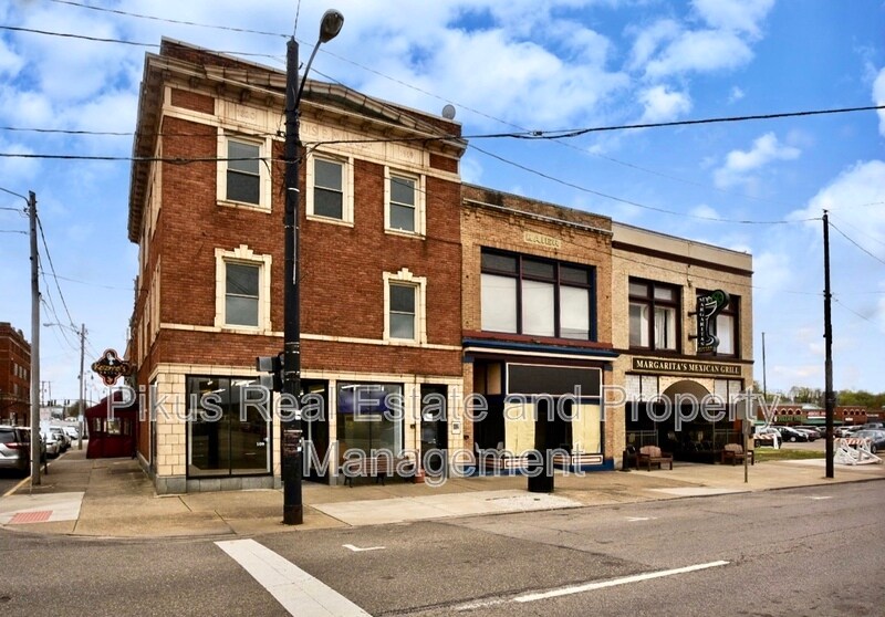 Primary Photo - 111 Lincoln Way W Apt 1
