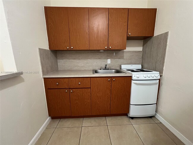 Foto del edificio - 690 NE 85th St