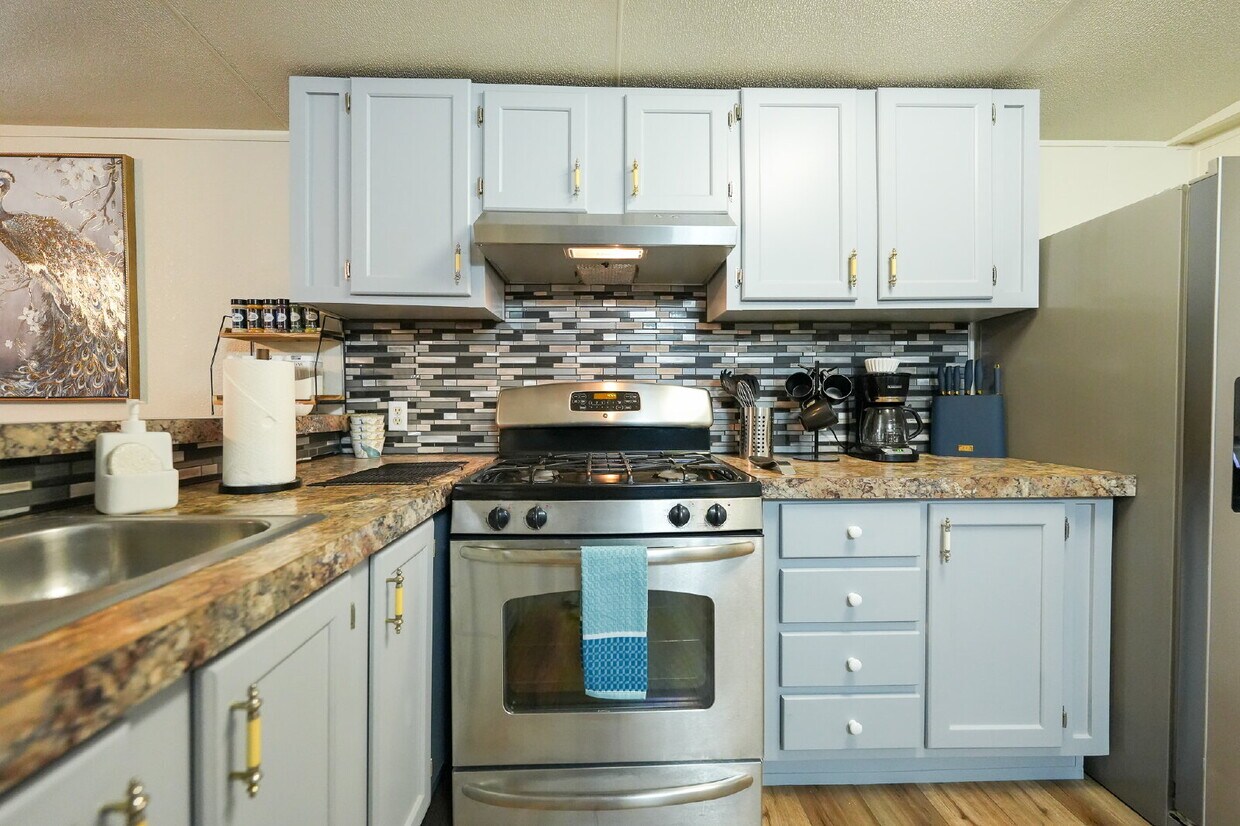 Foto principal - Cozy Fully Furnished 2-Bed with a Movie Ro...