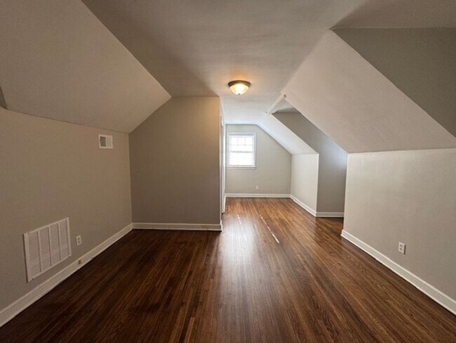 Foto del edificio - Large 2 Bedroom 1 Bath!