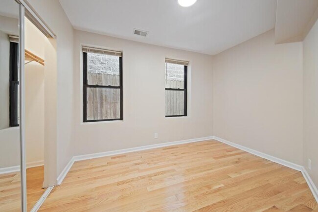 Building Photo - 2 bedroom in Chicago IL 60647