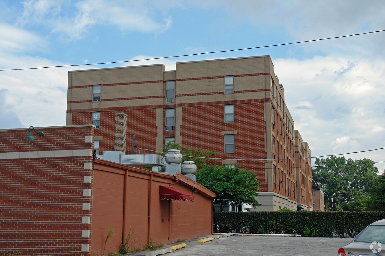 Foto del edificio - Senior Suites of Garfield Ridge