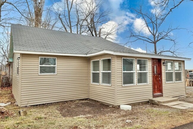 Building Photo - 305 Bass Ave