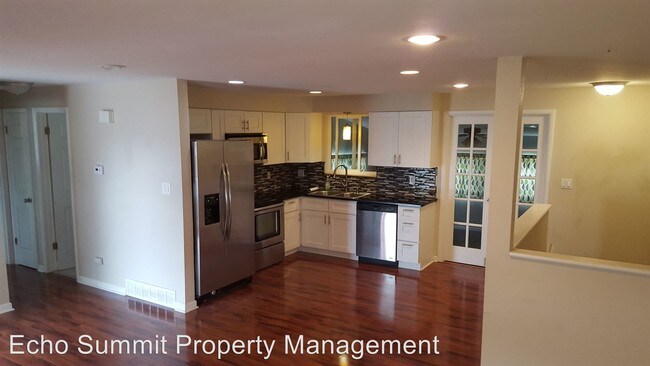 Building Photo - 6250 W 77th Pl