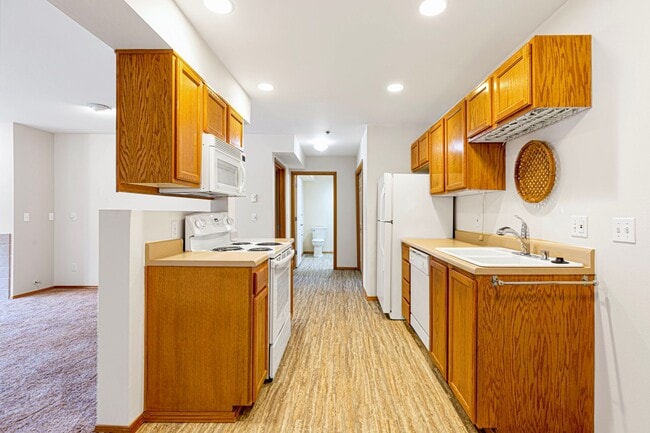 Foto del edificio - Introducing the Stunning Ground Floor End ...
