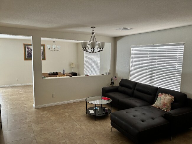 Foto del edificio - 5557 Donaldson Ct