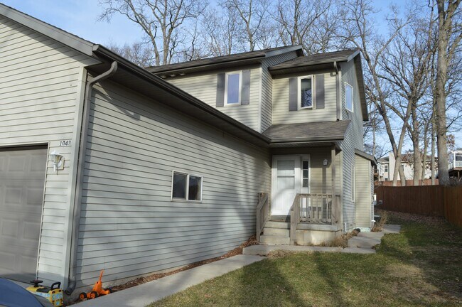 Foto del edificio - 1043 N Thompson Dr