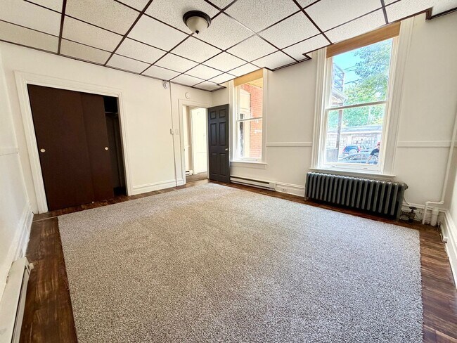 Foto del edificio - 2 Bedroom, 1 Bath First-Floor Apartment with Balcony & Private Entrance