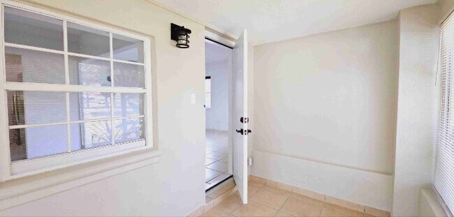 Building Photo - 18025 NE 19th Ave