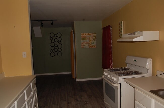 Foto del edificio - 1902 E Price St