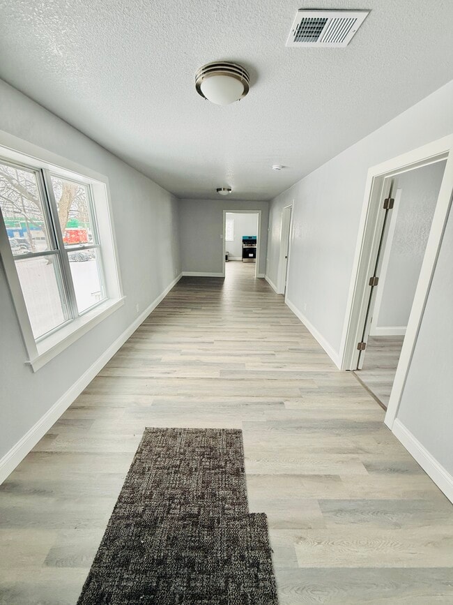 Building Photo - 1713 Maple St