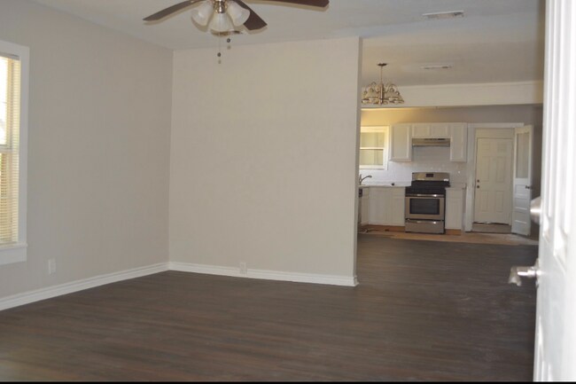 Building Photo - 2207 Howell Ave