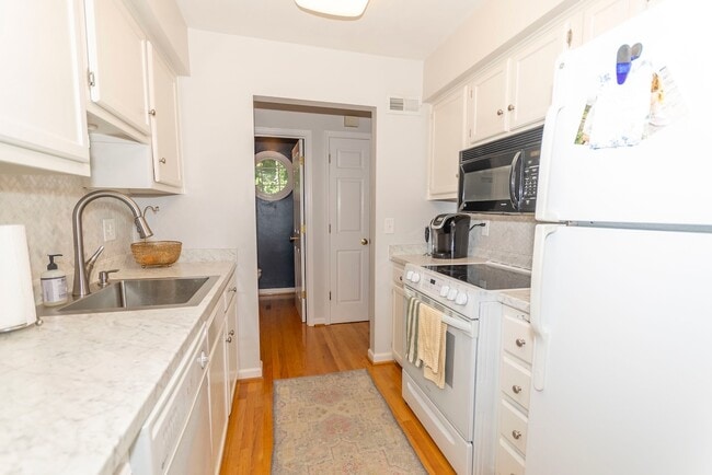 Foto del edificio - 2429 Avenham Ave SW