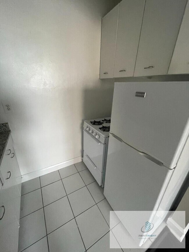 Foto del edificio - 1209 W Sherwin Ave