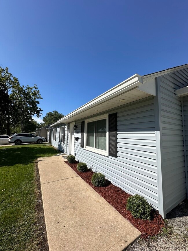 Foto del edificio - 15018 Huntington Ct
