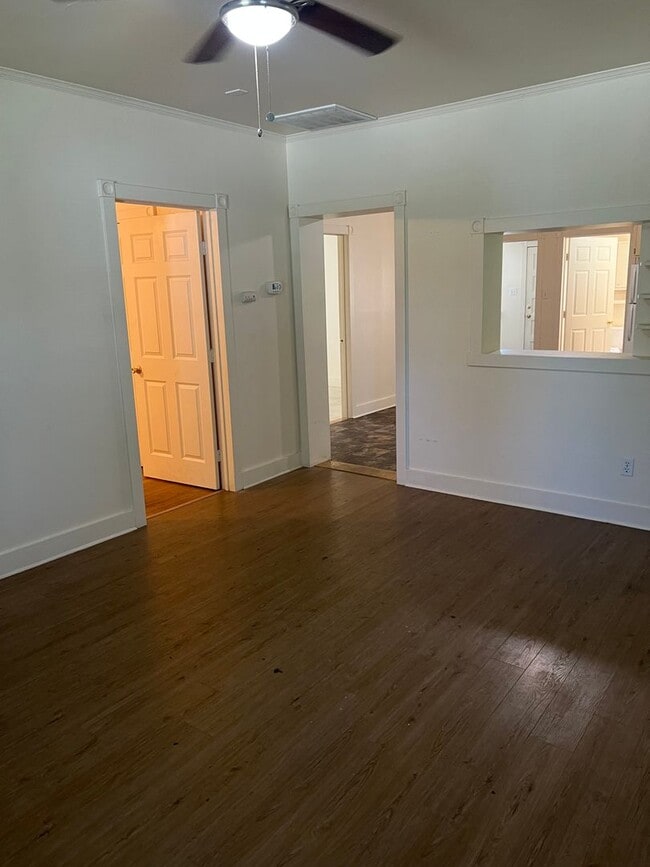 Building Photo - 2BED 1BATH - FENCED YARD, WASHER DRYER HOOKUP, STORAGE SHED, NEAR DOWNTOWN