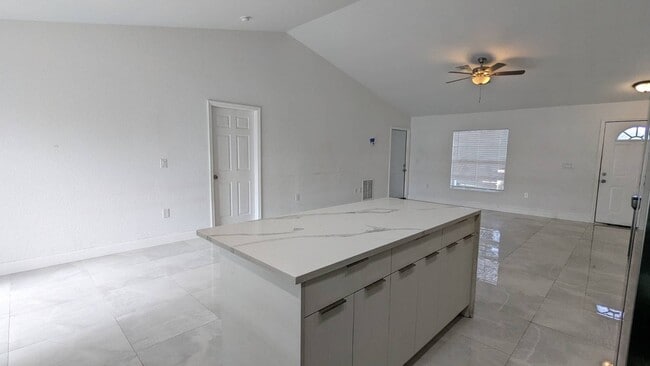 Building Photo - 211 Grenada St NE