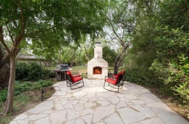 Foto del edificio - 203 Hi Cir W