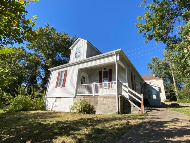 Building Photo - 1116 E 5th St