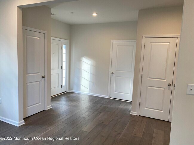 Building Photo - 906 Arose Ln