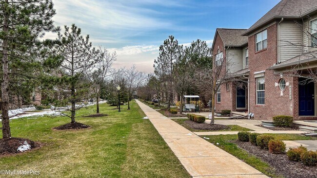 Foto del edificio - 41101 Maplewood Drive