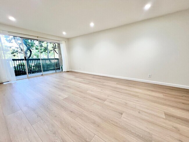 Foto del edificio - Gorgeous Stoneybrook Condo for Rent near C...