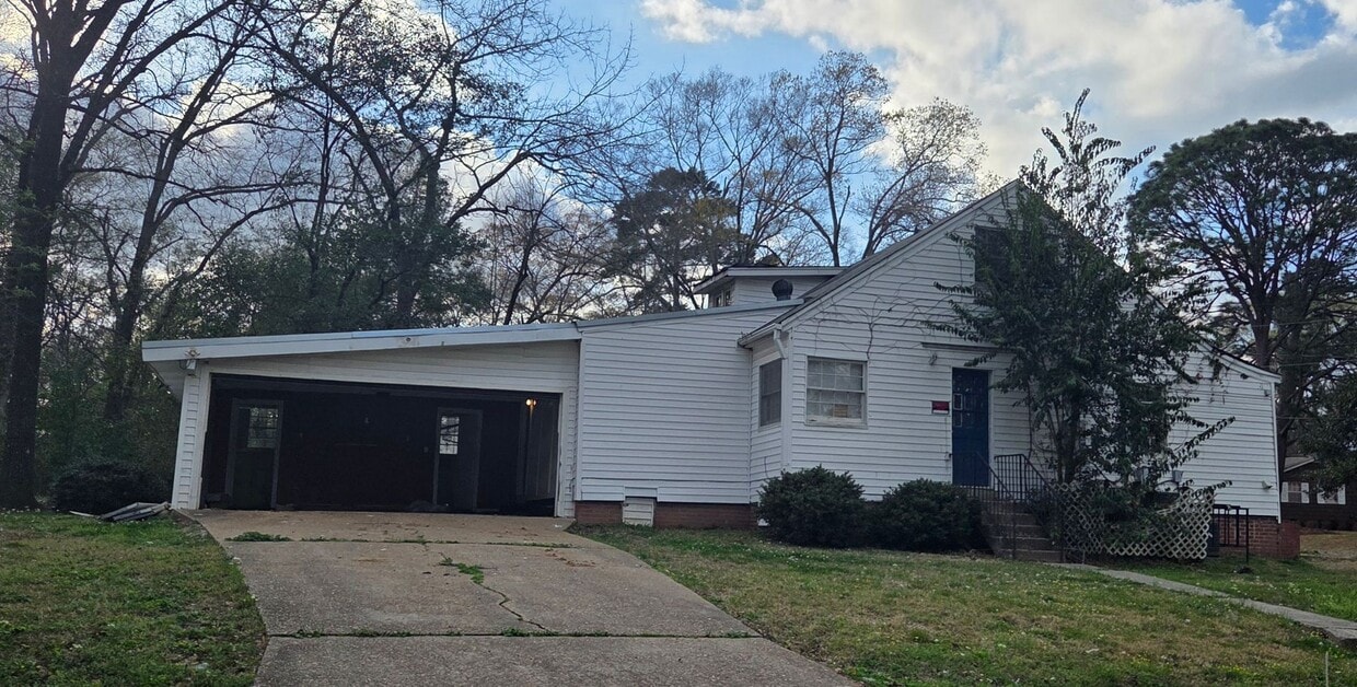 Spacious 4 Bed/ 2 Bath in North Jackson! - Spacious 4 Bed/ 2 Bath in North Jackson!