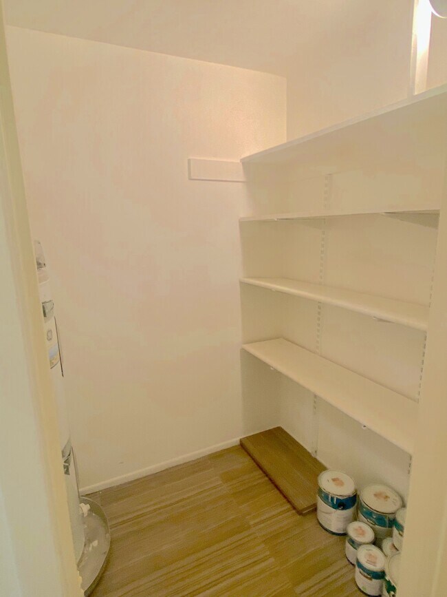 Oversized Pantry - 12720 Burbank Blvd