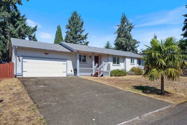 Building Photo - Move in ready - 3 bedrooms, 2 bath rambler...