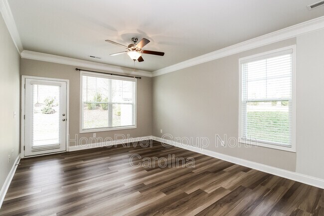 Building Photo - 800 Riley Ln