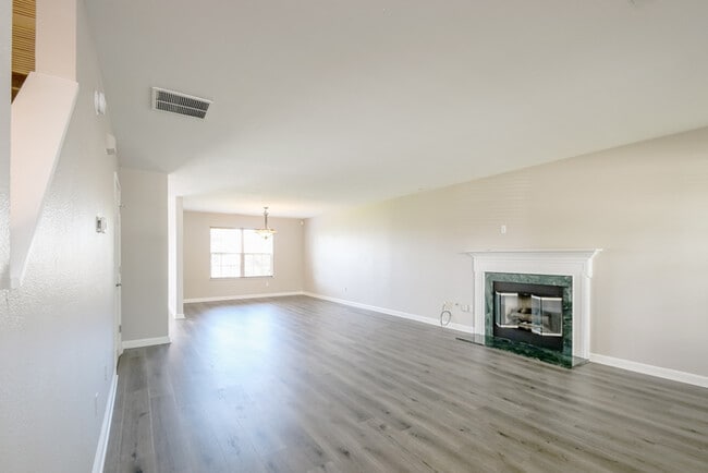 Foto del edificio - 1334 Mulberry Ct