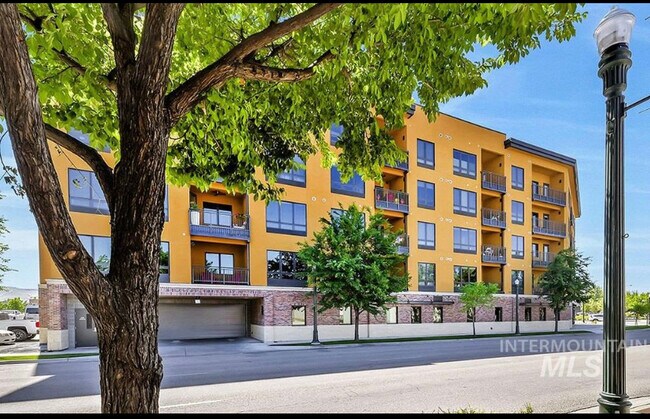 Secure, modern building - 880 W River St
