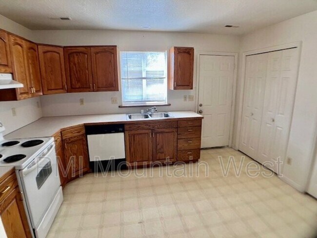 Building Photo - 1891 N Hill Field Rd