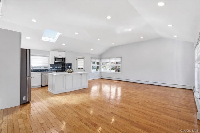 Foto del edificio - 1374 Prospect Ave