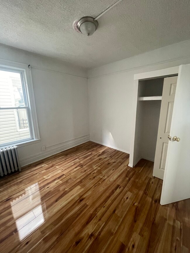 Building Photo - 1217 Beach Ave