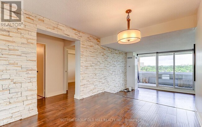 Photo du bâtiment - 250-250 Scarlett Rd